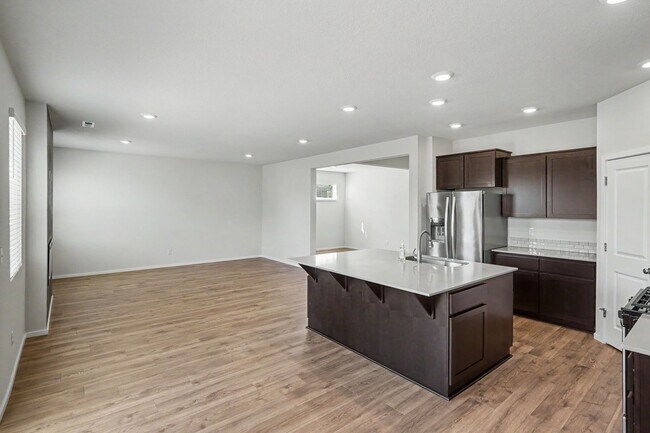 Building Photo - 4 Bed (plus BONUS ROOM), 2.5 Bath Newer Home in NE Salem