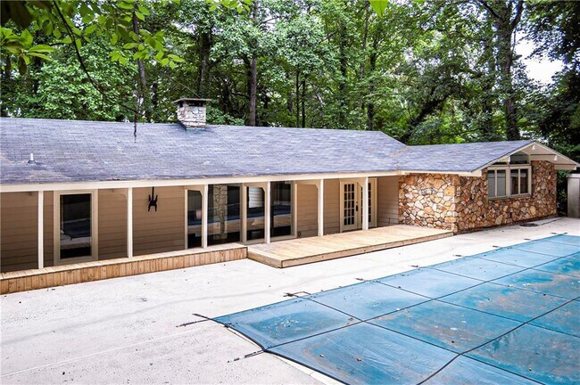 Building Photo - 5270 Riverview Rd NW
