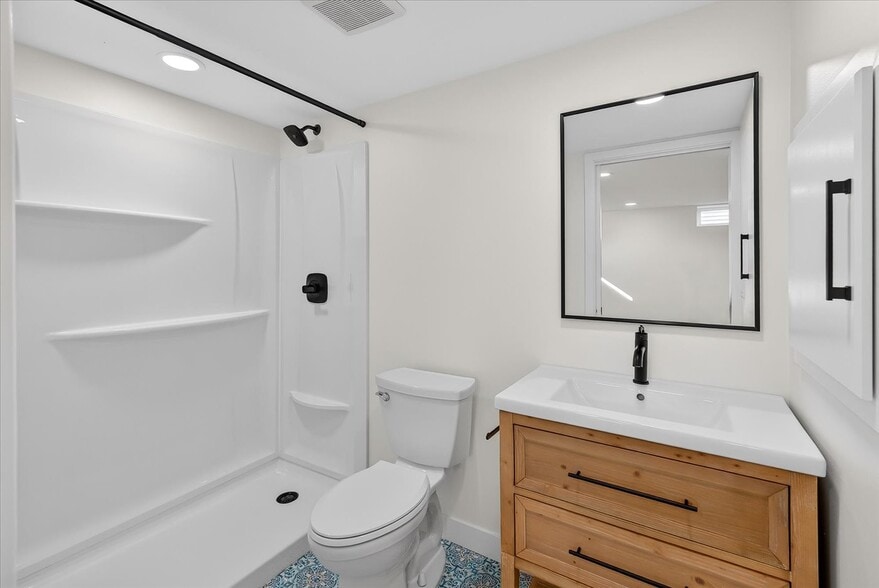 Building Photo - 305 N Shuman St