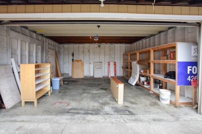 Building Photo - Beautiful 4 bedroom plus office home in Ballard