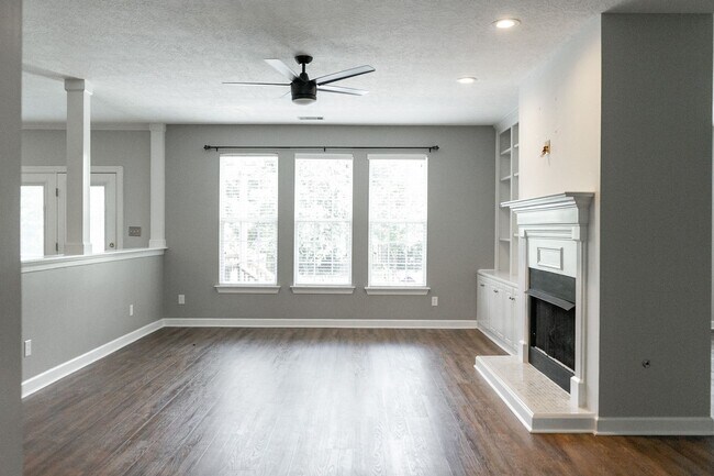 Building Photo - 724 Avrett Cir