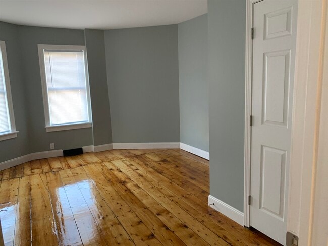 Building Photo - 3 Gagne St