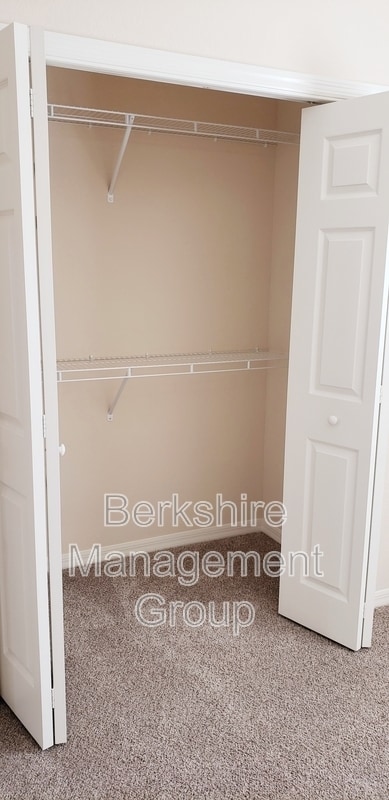 Building Photo - 1012 Dossey Oaks Ln