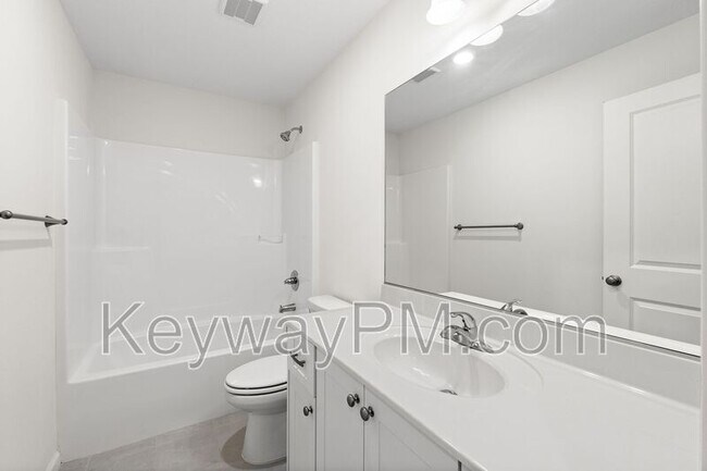 Building Photo - 738 Woodvine Dr