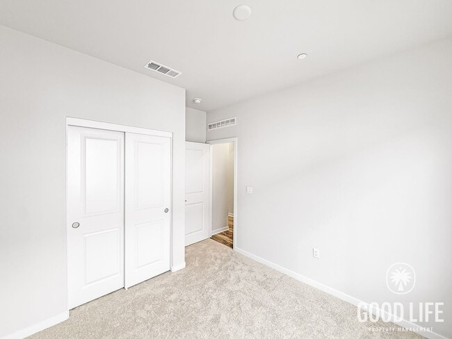 Building Photo - Beautiful New 3B/3BA Gated Community Townhome in Riverside for Lease!