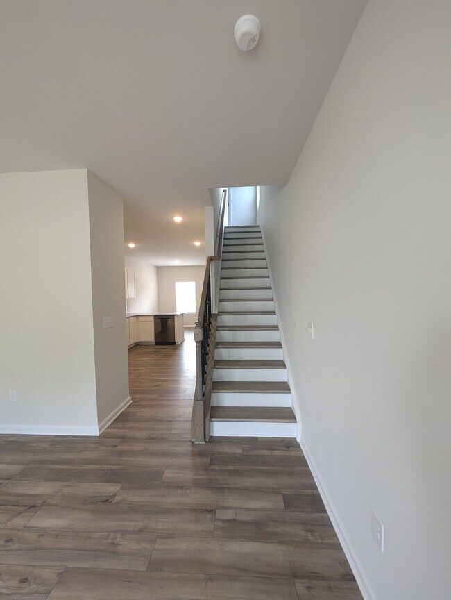 Building Photo - 3156 Fall Hills Dr