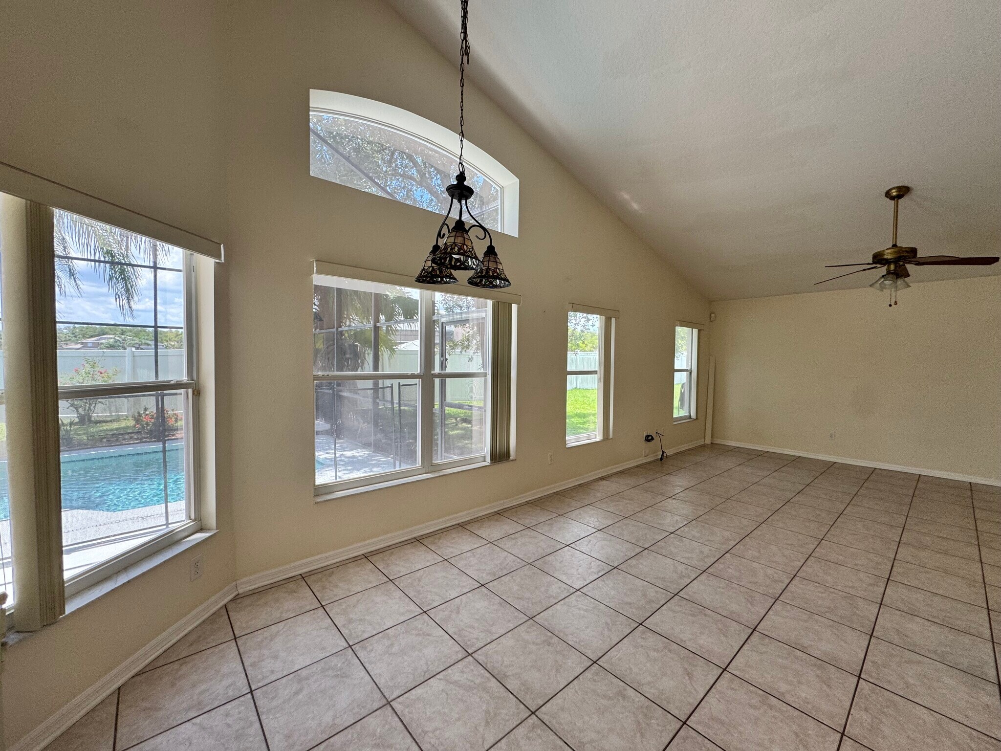 Building Photo - 520 Canary Island Ct