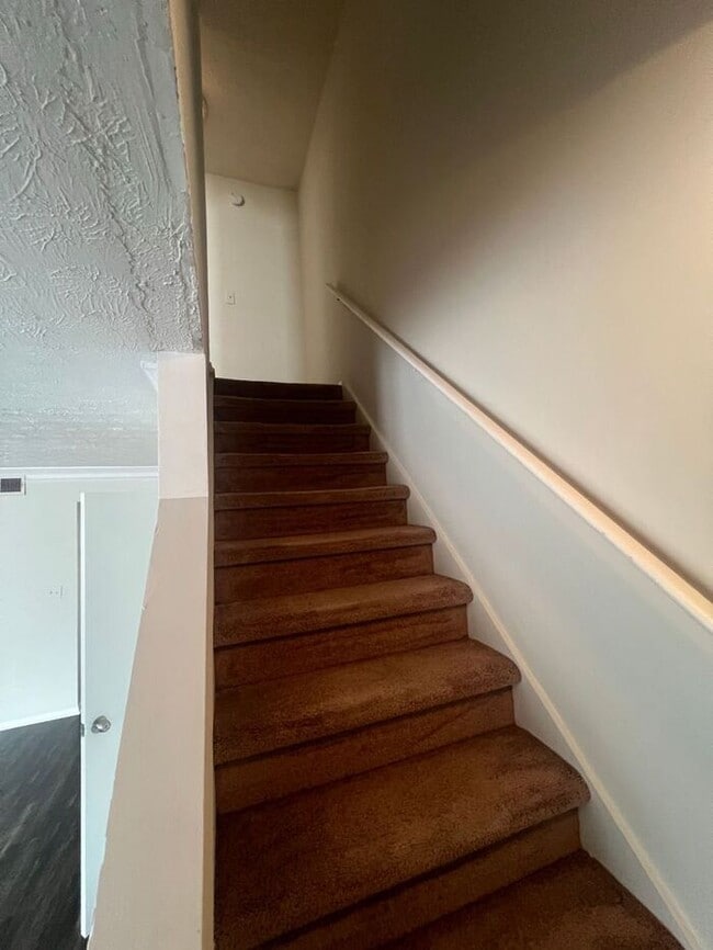 Building Photo - Beautiful 2 bedroom 2.5 bath townhome in Snellville!