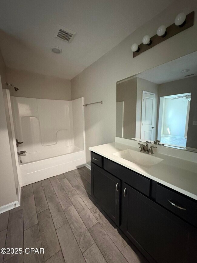 Building Photo - 824 E 25th St