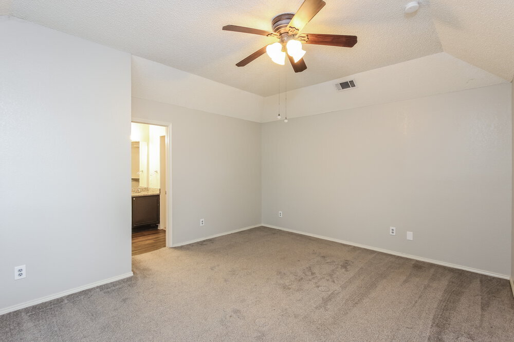 Building Photo - 1701 Gainsborough Way