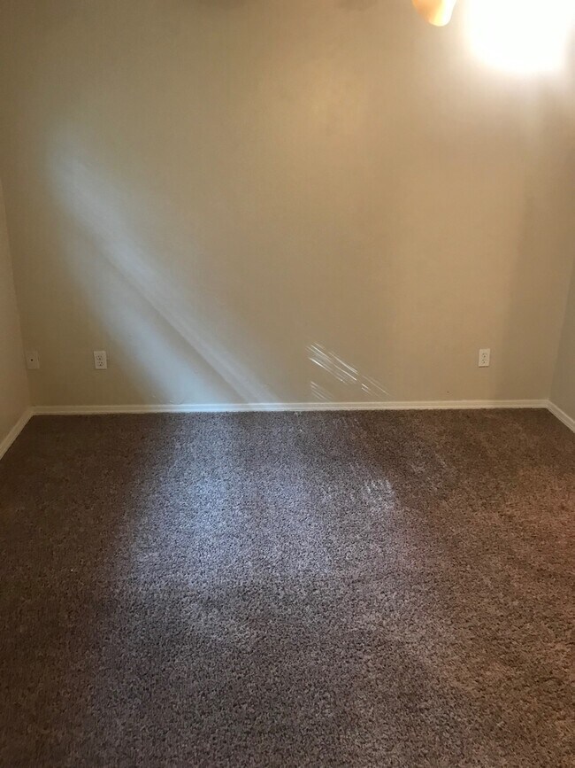 Building Photo - Wonderful 4 Bed, 2.5 bath, Two Car Garage ...