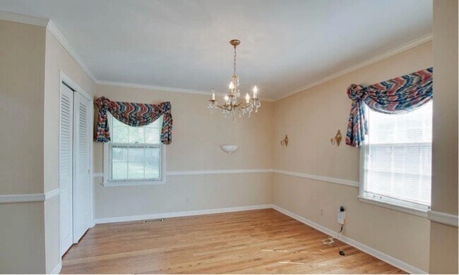 Building Photo - 11207 Crestfield Dr SE