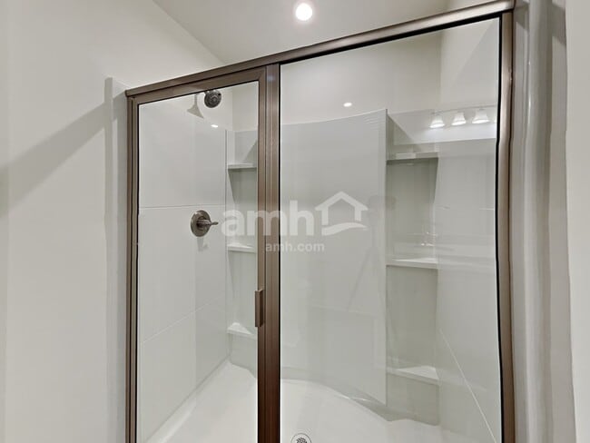 Building Photo - 653 Hamilton Park Dr