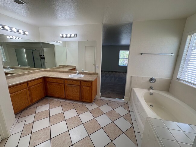 Building Photo - 2 Story Home Near Shopping Center Rent Ready!