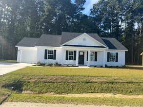 Building Photo - ? Your New Home Awaits — Just in Time for ...
