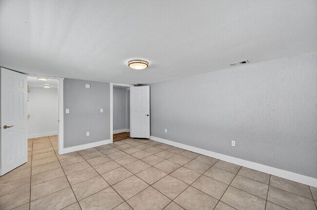 Building Photo - Spacious Gulfport Gem with Large Private Backyard and Plenty of Driveway Space