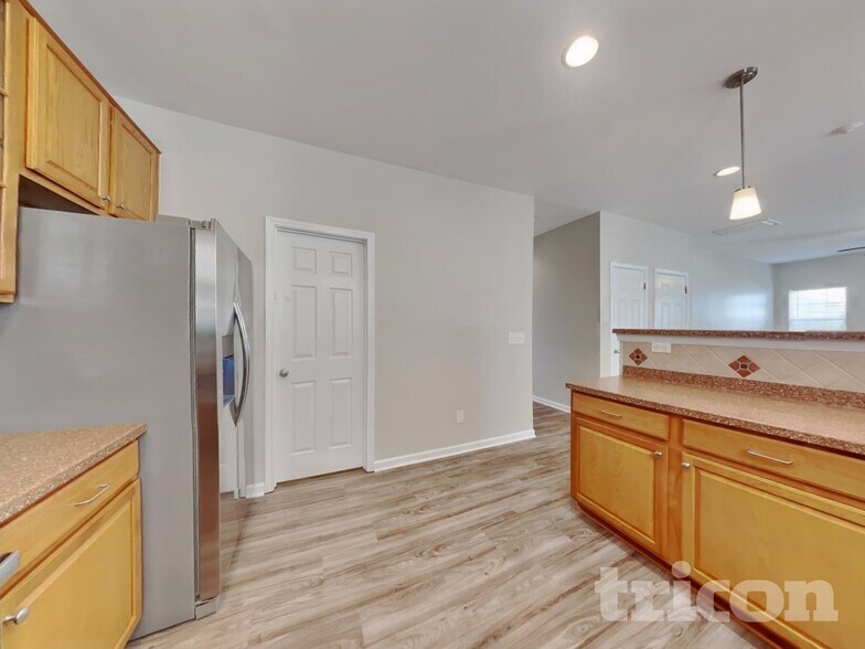 Building Photo - 4493 Paula Dr