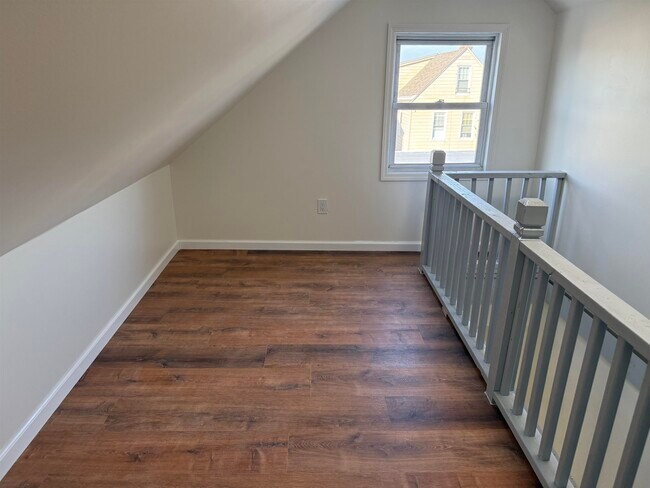 Building Photo - 129 W 20th St