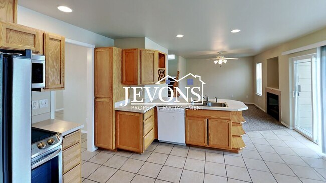 Building Photo - Enjoy this beautiful West Valley home with...