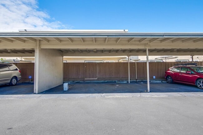 Building Photo - Beautiful 4 Bed 2.5 Bath Town Home in Fremont Northgate Area !