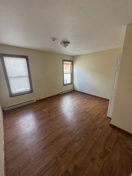 Primary Photo - 231 Mechanic St