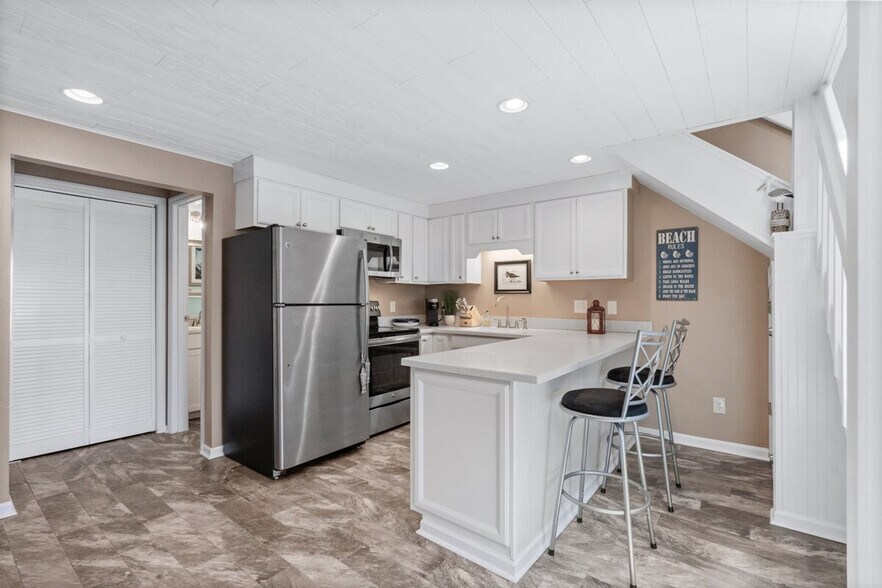 Building Photo - 27-E Colony Dr