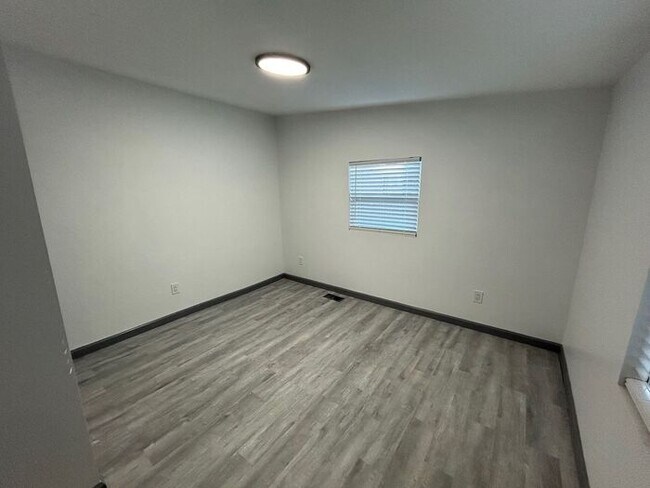 Building Photo - Oakland City 3 Bed/2 Bath, Beautifully Remodeled with Lovely Chefs Kitchen!