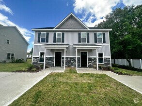 Building Photo - 916 Pond St