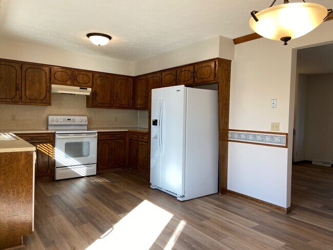 Kitchen - 13835 Greenfield Rd