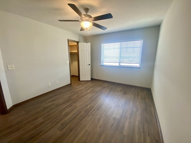 Building Photo - 135 W Samuel Ave