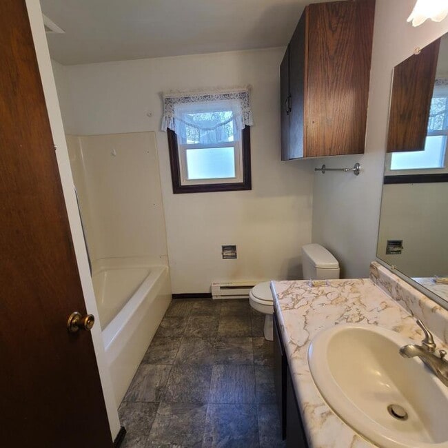 Building Photo - 912 East Ave