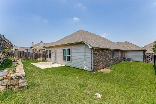 Building Photo - 14625 Riverside Dr