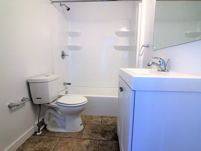 Building Photo - Large House with A/C, deck, updated kitchen, laundry, pet friendly September 1st