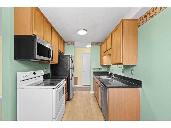 Building Photo - 520 Ridgewood Ave