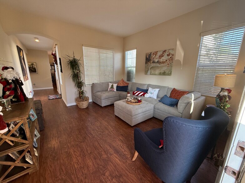 Building Photo - 2525 Saddlehorn Dr