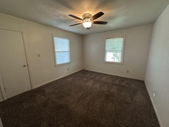 Building Photo - 3/2/2 close to Texas Tech!