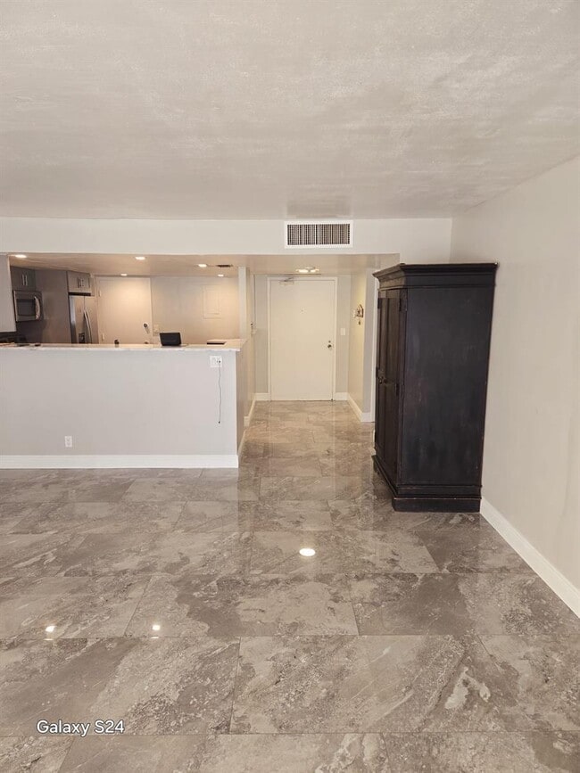 Building Photo - 4020 Galt Ocean Dr