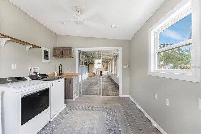 Building Photo - 11916 SW Newman Terrace