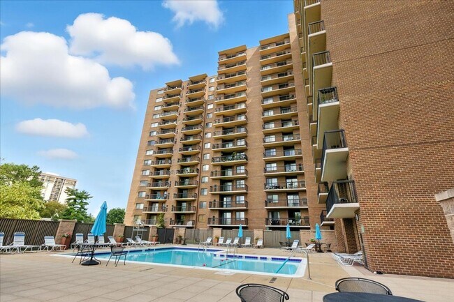 Building Photo - 1-bedroom, 1-bath condo