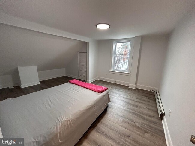 Building Photo - 1067 S Clinton Ave