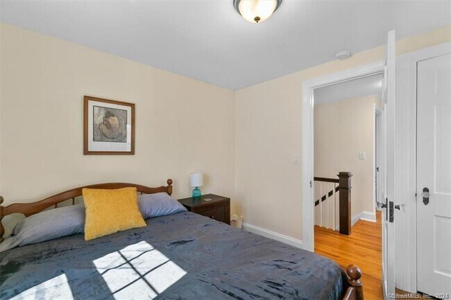 Building Photo - 21 Lilac Ave