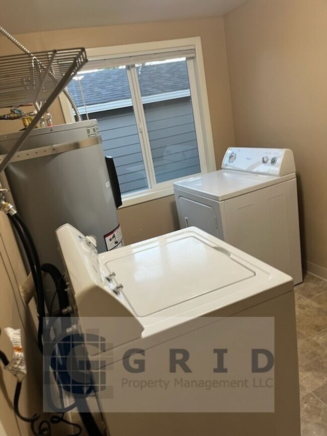 Building Photo - GPM657 - SE Raymond Ct. (T1)