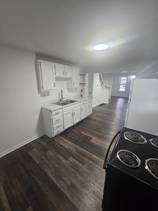 Building Photo - 330 S 9th St