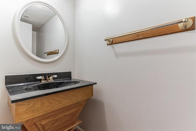 Building Photo - 10177 Irongate Way