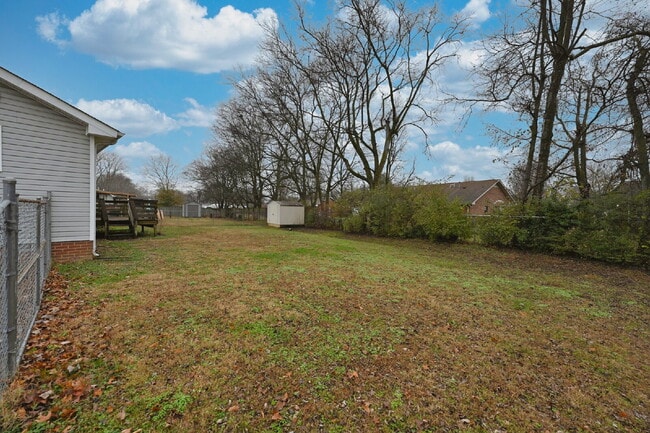 Building Photo - Car-free convenience! Modern 3 Bed Home Minutes from Downtown Gallatin