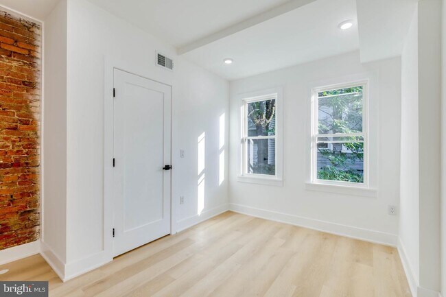 Building Photo - 6027 Delancey St