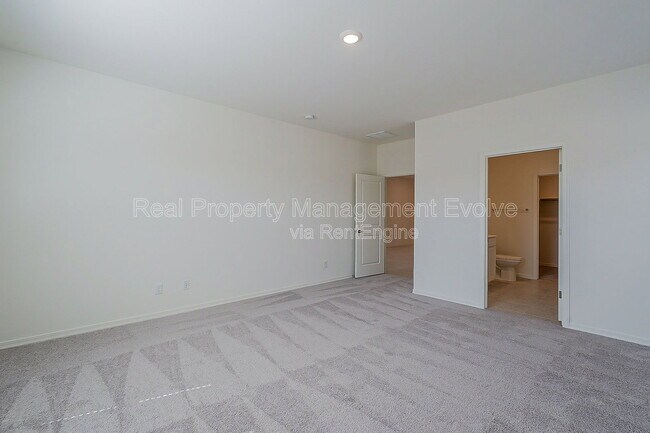 Building Photo - 6532 W Magdalena Ln