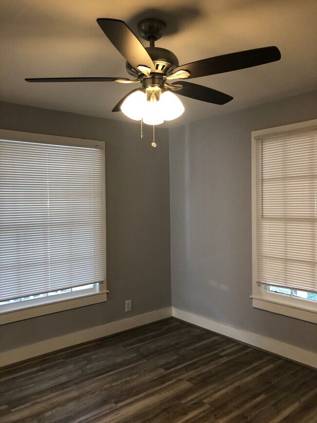 Building Photo - Newly renovated home located in the South ...