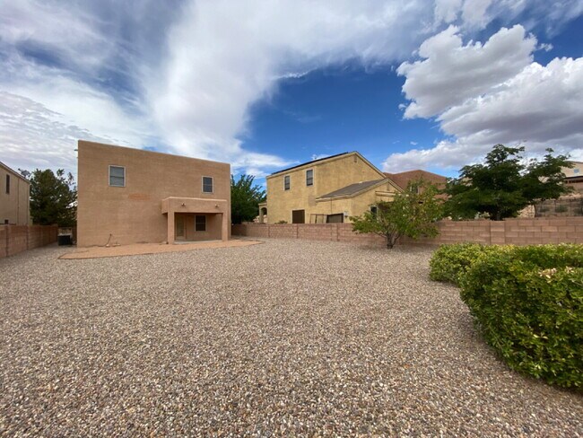 Building Photo - 4BR - PLUS LOFT and 3 CAR GARAGE