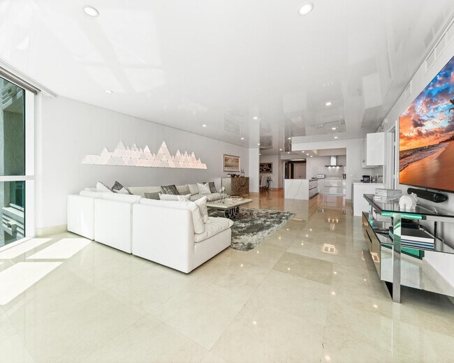 Building Photo - 101 S Fort Lauderdale Beach Blvd